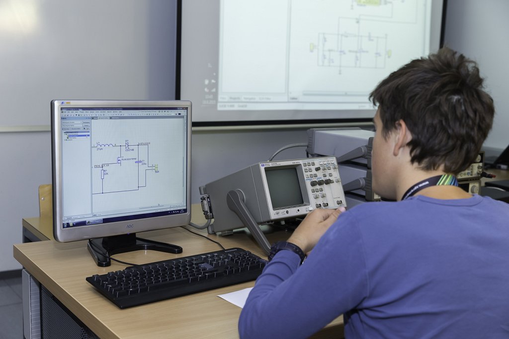 FIT združuje različna tekmovanja iz znanja s področja inovativnih tehnologij (foto_arhiv FE UL)
