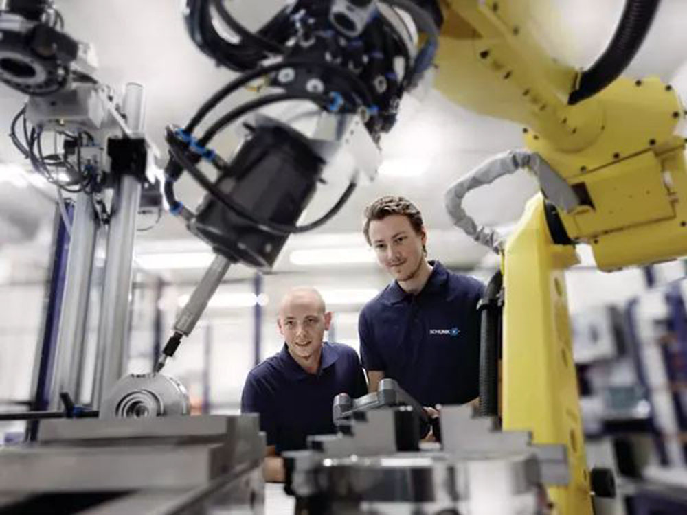 V CoLabu SCHUNK zagotavljamo obsežne testne dokumentacije, vključno z nastavitvijo strojne opreme in priporočili strokovnjakov za aplikacije SCHUNK