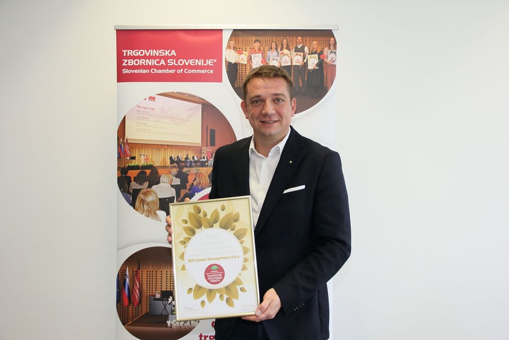 Toni Pugelj, direktor SES Slovenija, z nagrado TZS